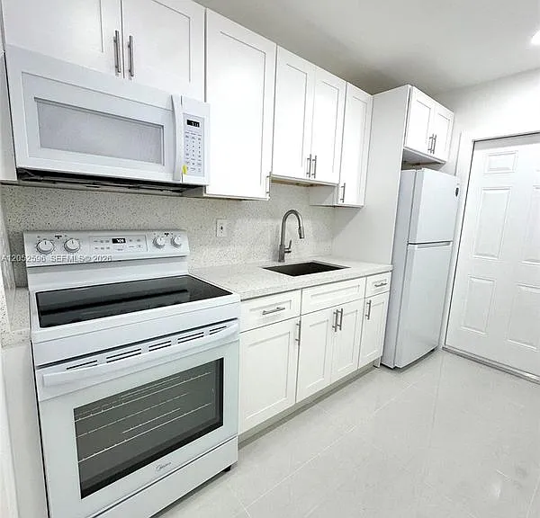 417 NW 7th Ter #14 — Photo 1