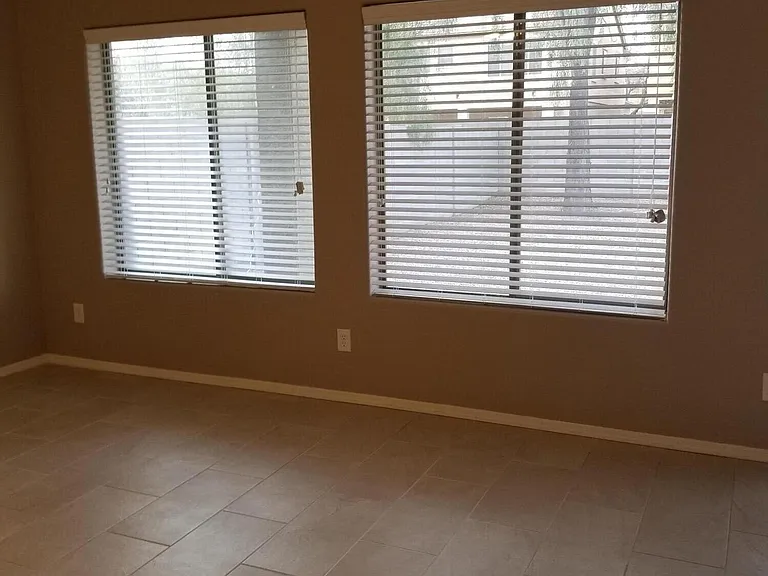 36554 W Alhambra St — Photo 9