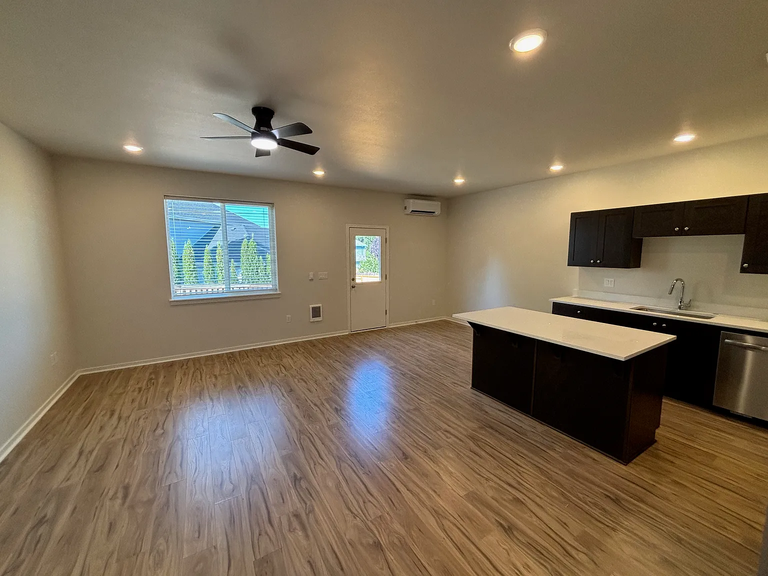 3 bed, 2.5 bath, 1608 sqft, $2,595 — Photo 3
