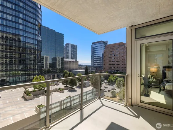 10610 NE 9th Place #1220, Bellevue, WA 98004