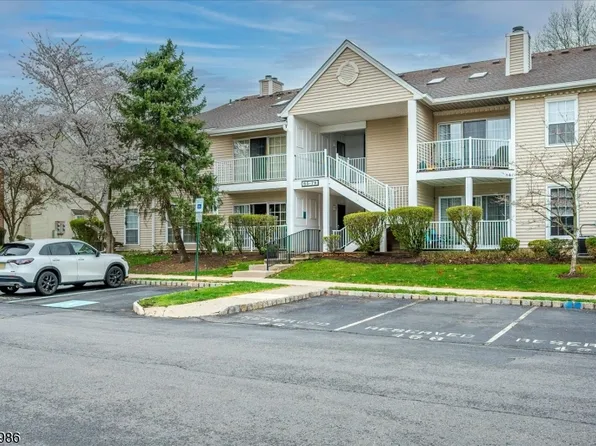 69 Amberly Ct, Franklin Park, NJ 08823