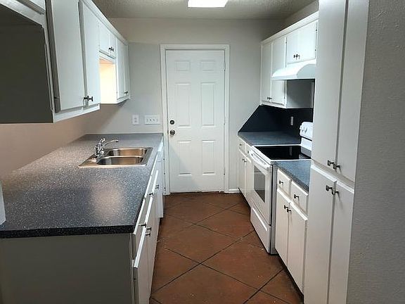 4th image of 3413 Grinnell St