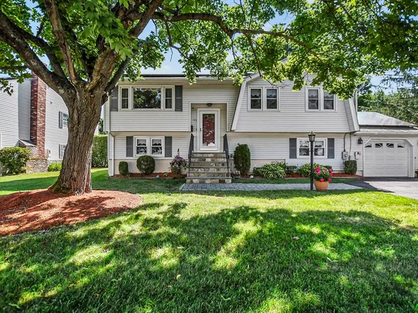 186 Berkeley Ave, Lowell, MA 01852