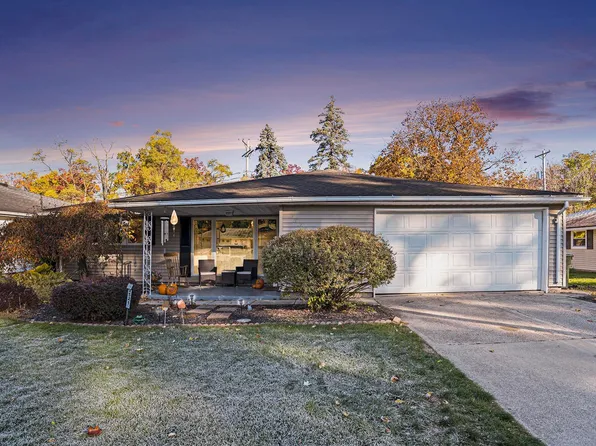 2521 Club Dr, South Bend, IN 46615
