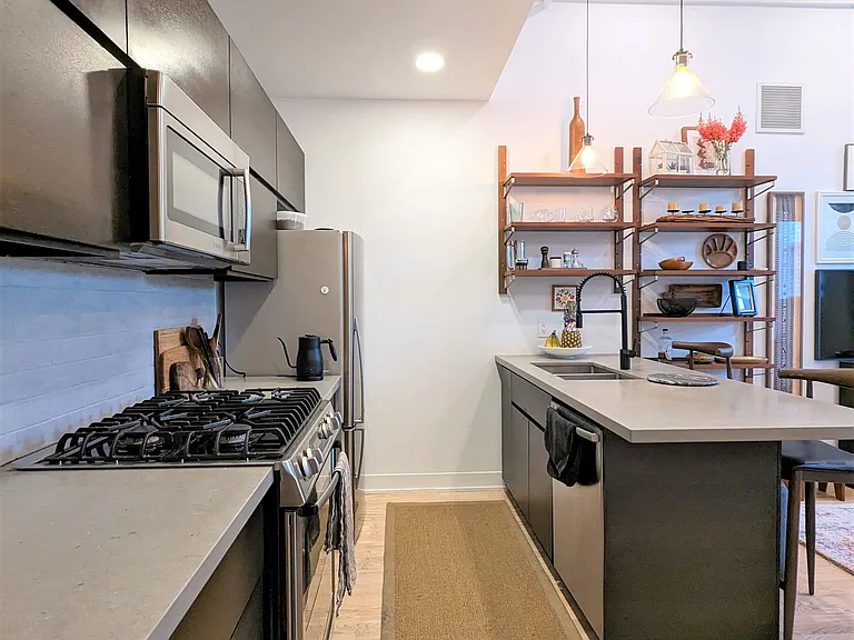 152 Annette St #206 — Photo 11