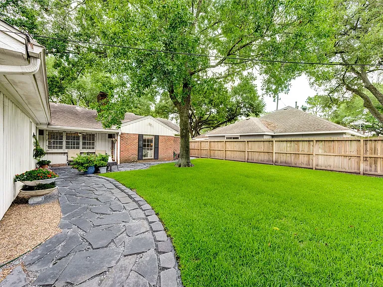 2602 Briarbrook Dr — Photo 21