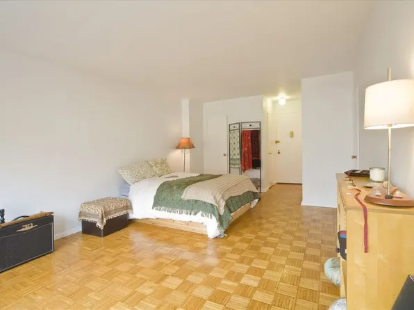 201 West 21st Street image 1 of 7