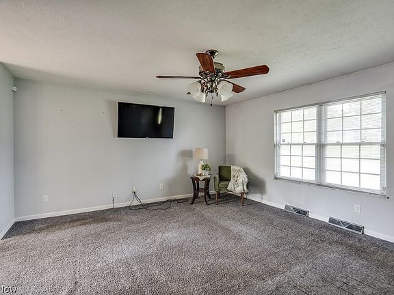 4th image of 3277 Longwood Dr