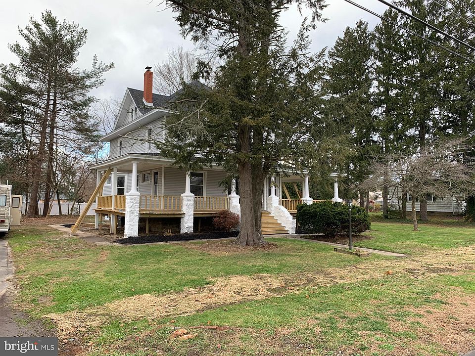 1st image of 150 E Essex Ave