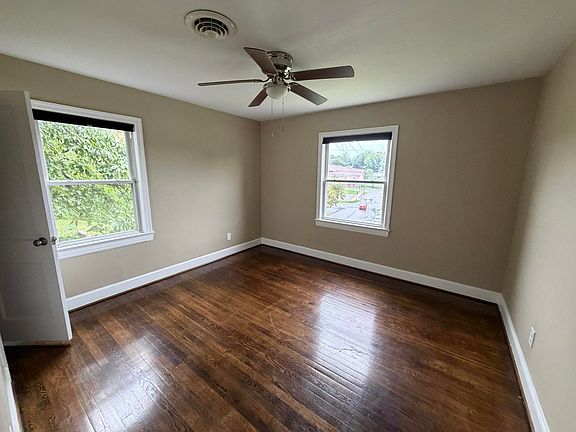 5th image of 2822 Sweetbrier Ave SW