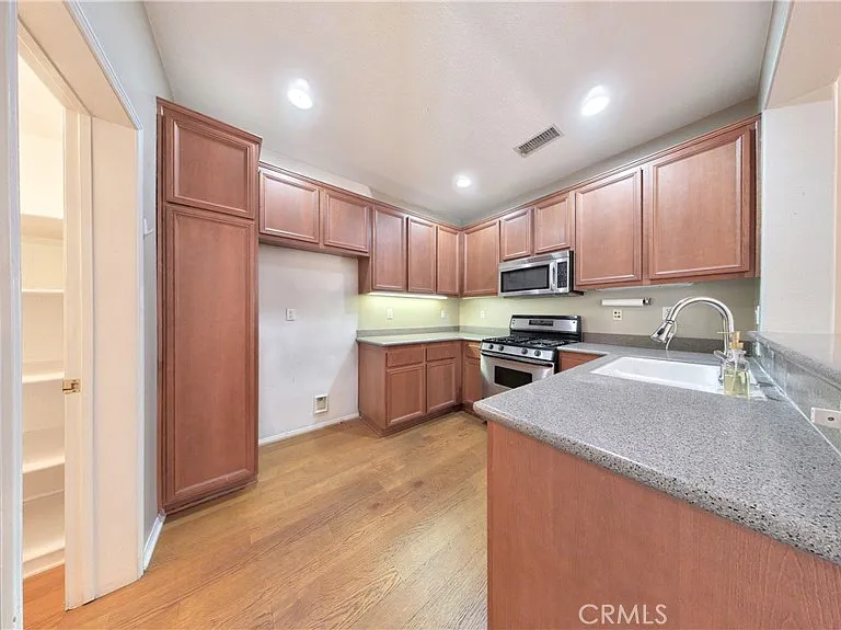 15 Elmhurst St — Photo 31