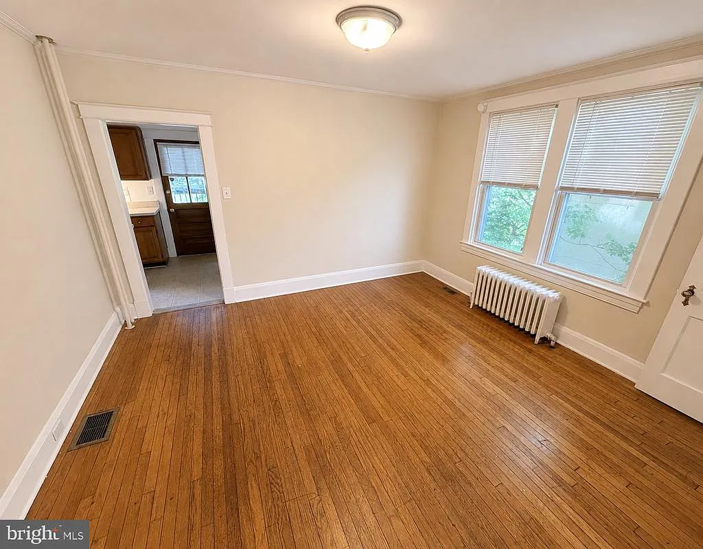 5 bed, 1695 sqft, $3,100 — Photo 3