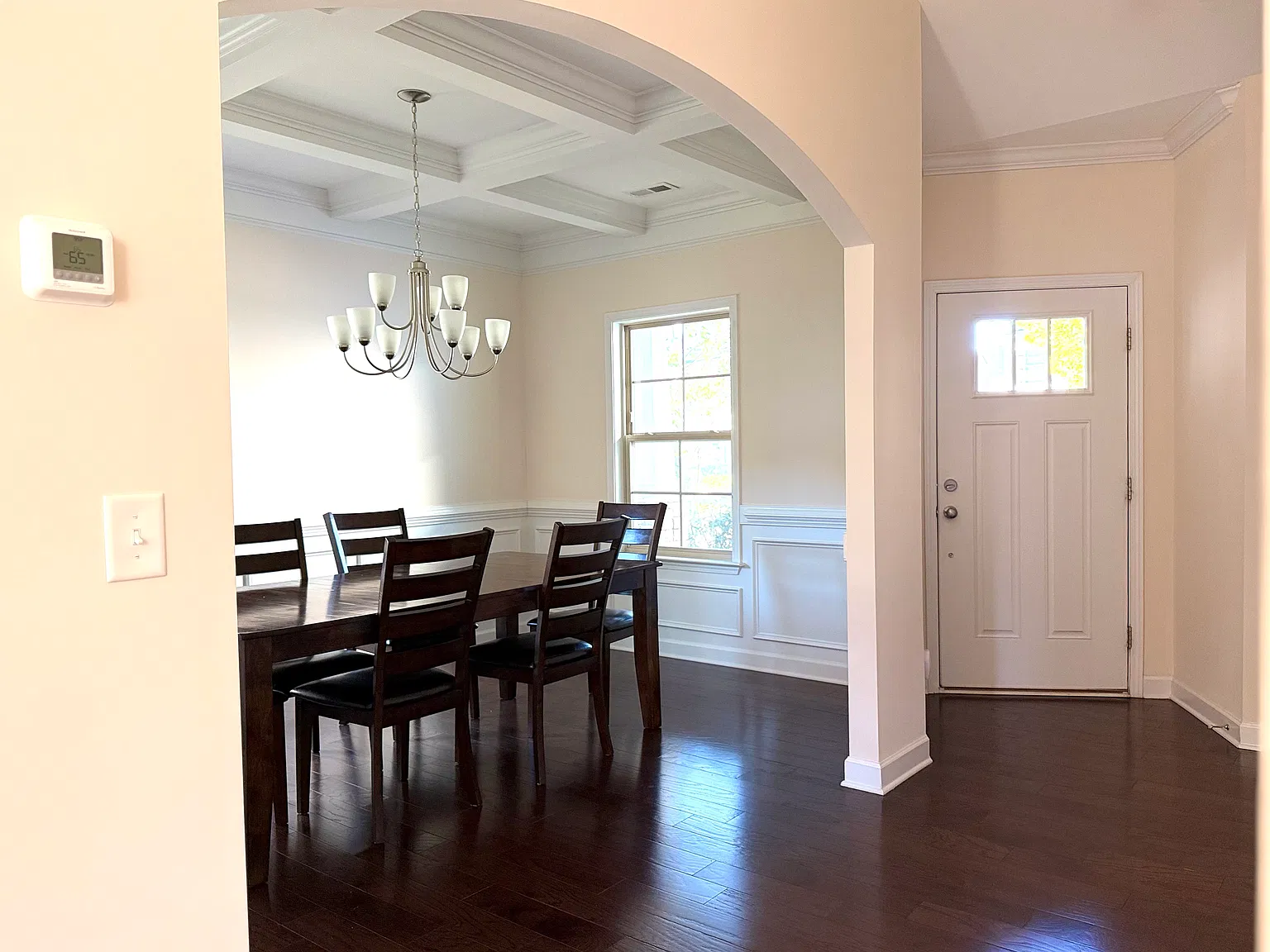 3 bed, 2151 sqft, $2,400 — Photo 2