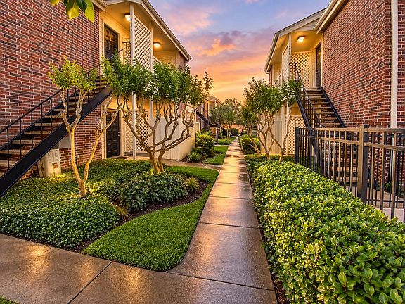 4th image of 2121 El Paseo St APT 1807