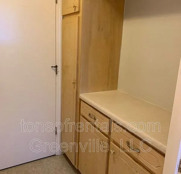 208 Church St — Photo 9