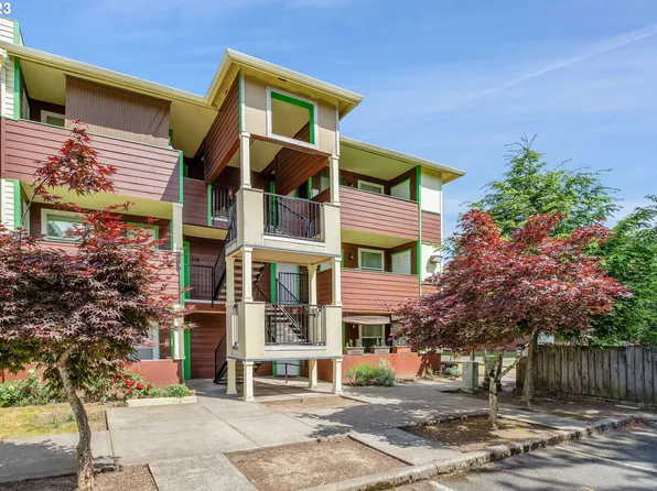 9251 SE Clinton St Unit 306, Portland, OR 97266