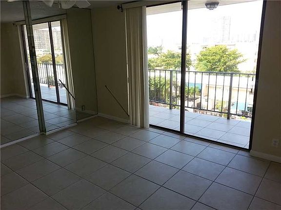 4th image of 3545 NE 166th St Ph 6