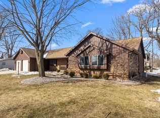 2234 Winwood Dr, Appleton, WI 54915
