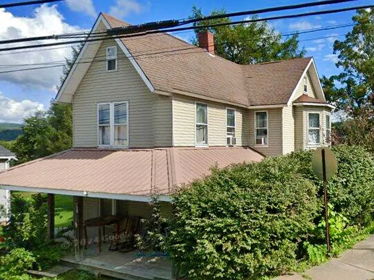 443 Walnut St — Photo 2