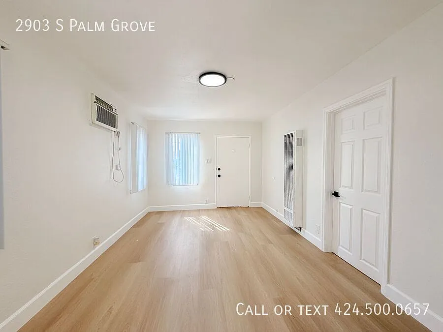 Charming & Well-Appointed 2BD/1BA with Air Conditioning! — Photo 4