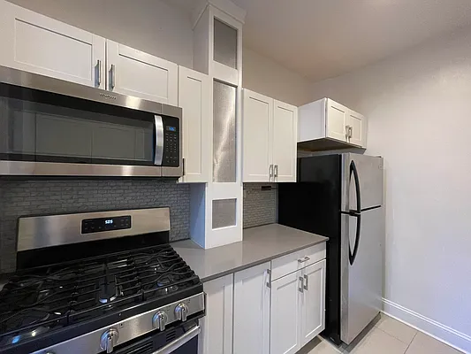 Rented by Hillel Realty Group | media 30