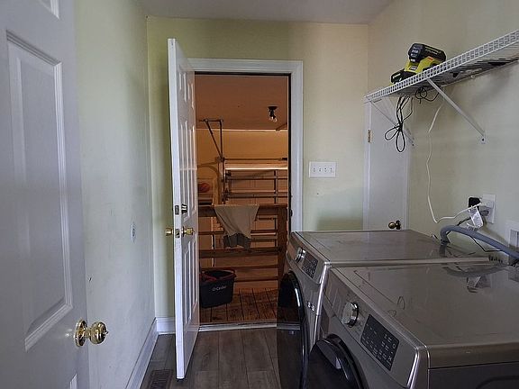 5th image of 414 Cherry Branch Dr