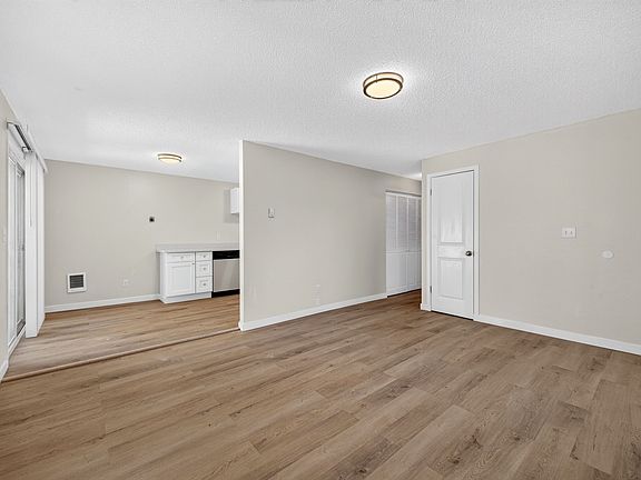 5th image of 8215 Luzader Ln SW #8215