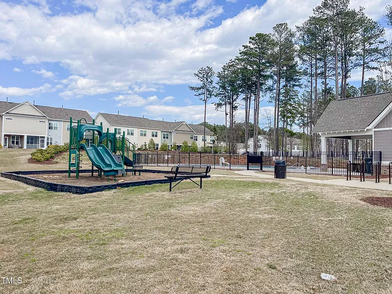 6027 Beale Loop — Photo 17