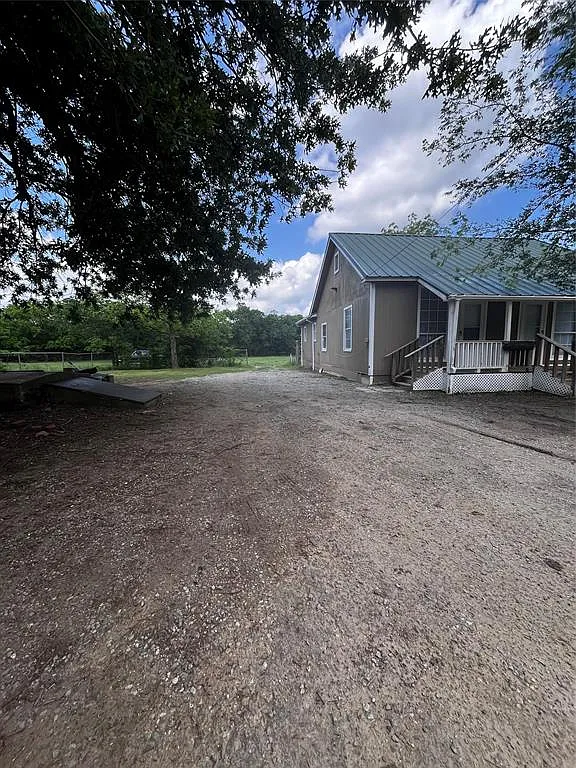 3 bed, 2.0 bath, 1120 sqft, $1,400 — Photo 4