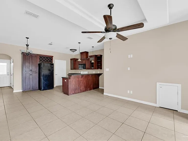 3700 S Embassy Ave #3 — Photo 3