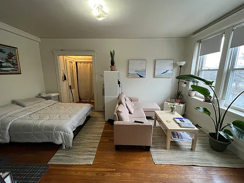 104 Queensberry St Photo 1