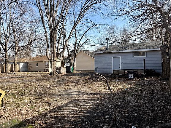 3rd image of 3906 Emerson Ave N