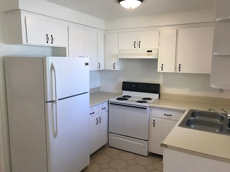 721-759 Hawthorne Ave NE — Photo 9