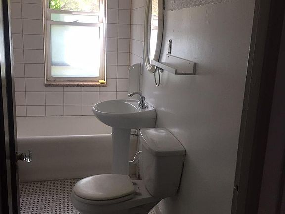 5th image of 845 Lyman Ave APT 2