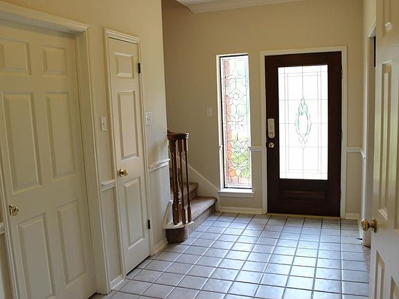 Tiled foyer area.