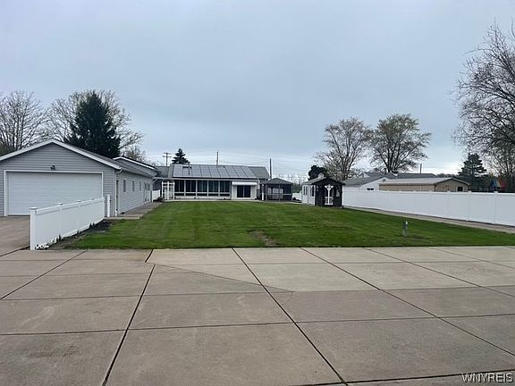 2nd image of 2842 Braley Rd