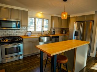 95 Ridgewood Ave, Holyoke, MA 01040