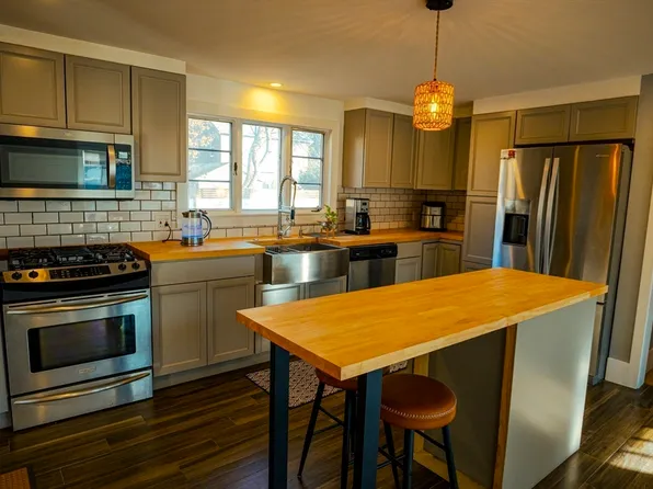 95 Ridgewood Ave, Holyoke, MA 01040