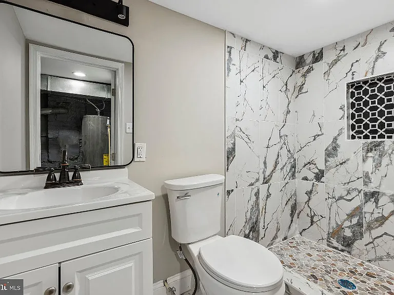 724 N Curley St — Photo 13