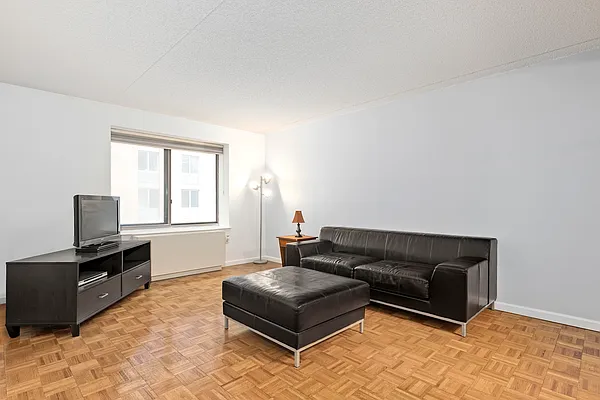 Rented by Halstead Real Estate | media 20