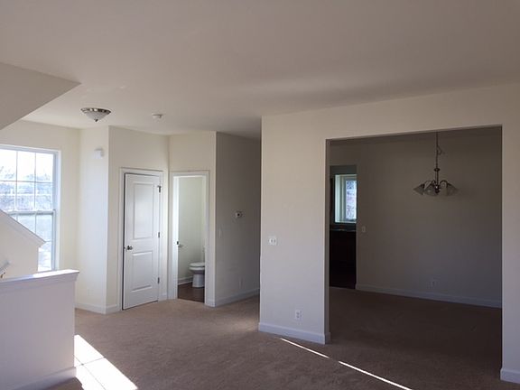 4th image of 11 Melrose Ct