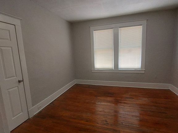 5th image of 888 N Willett St