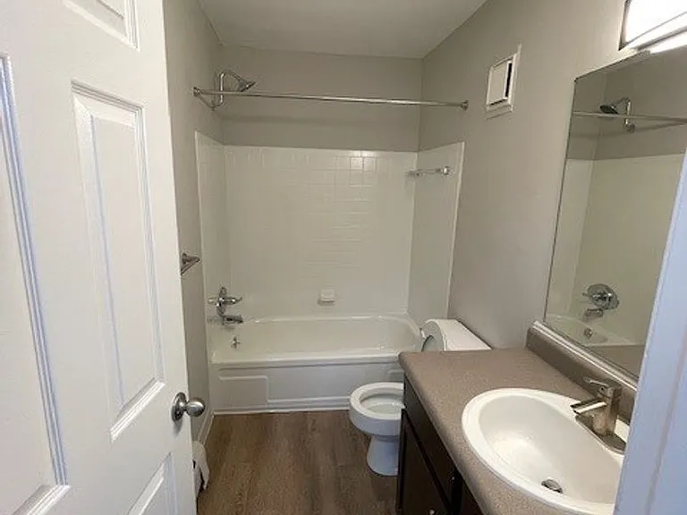 333 Marshall Apartments — Photo 32