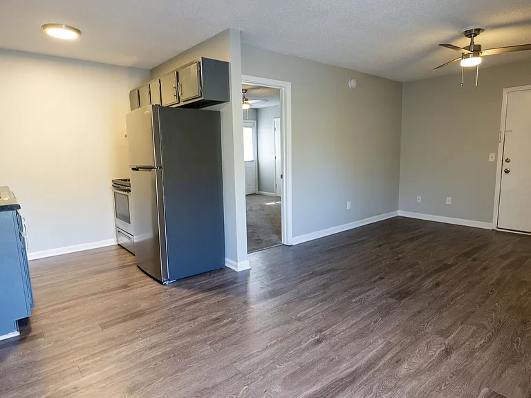 Willow Tree Apartments — Photo 7