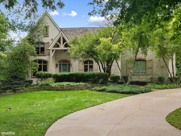 1 N Meadow Ln, Hawthorn Woods, IL 60047