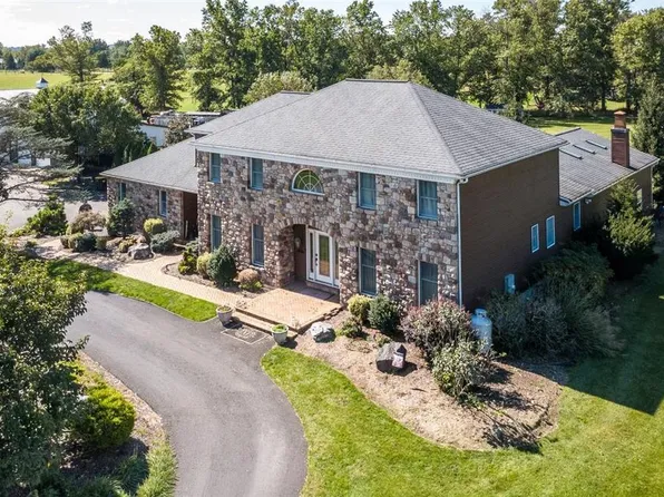 102 Middle Creek Rd, Gilbertsville, PA 19525