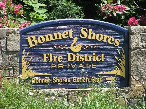 10 Cavalier Rd, Narragansett, RI 02882