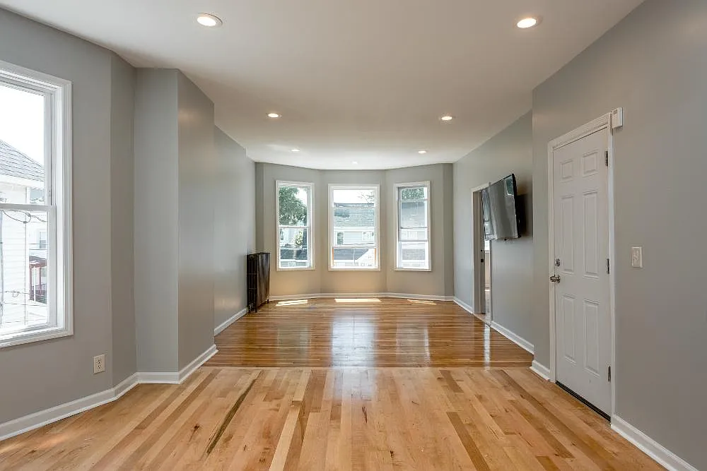 3 bed, 1375 sqft, $2,200 — Photo 1