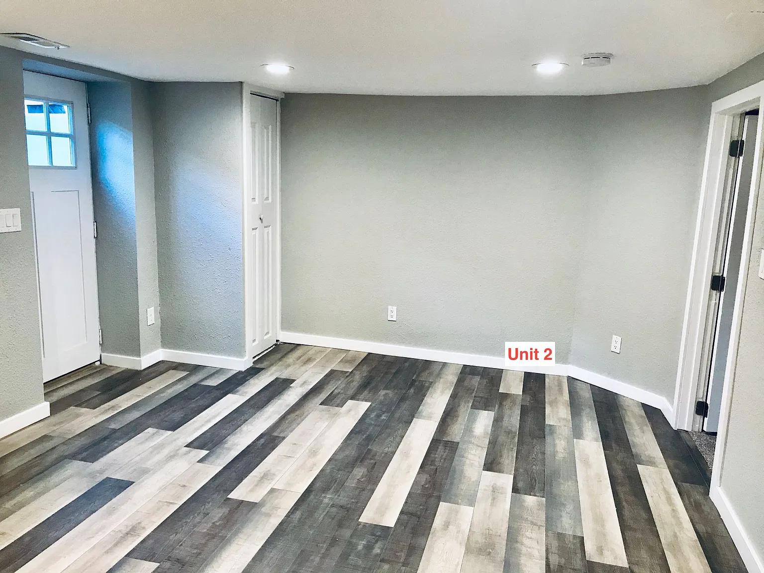 2 Bedroom 1 Bath Duplex w/ Fenced Yard, and so much more! — Photo 3