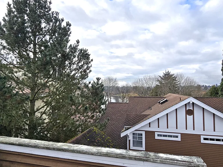 7724 E Green Lake Dr N — Photo 5